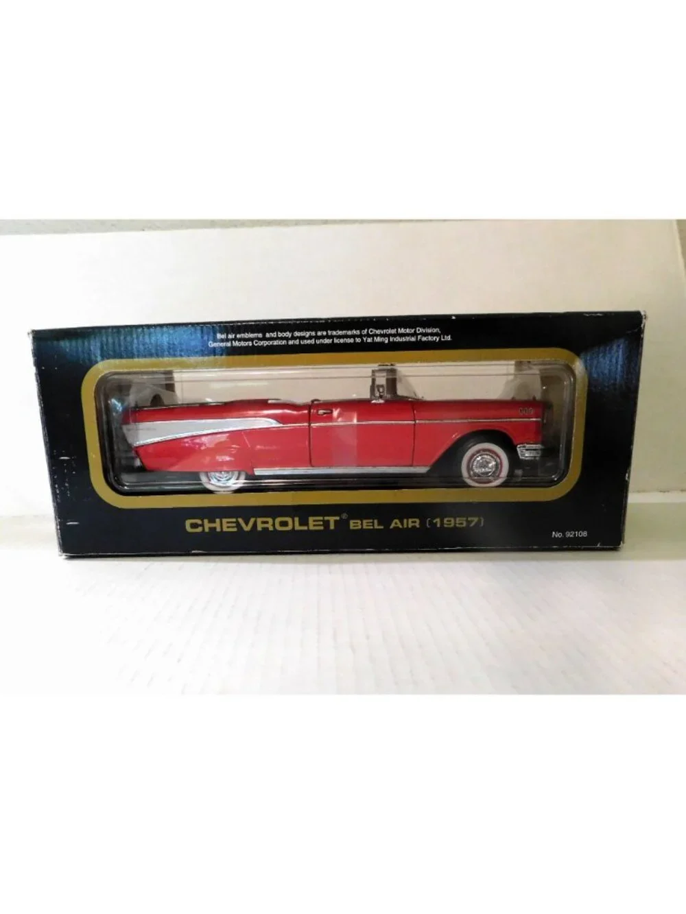 1957 Chevrolet Bel Air 1:18 Die-Cast Model Red Convertible Road Tough